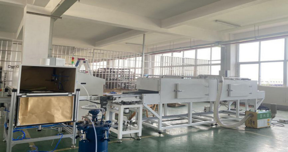 7163银河官方网址特瓷陶瓷橡胶复合衬板硫化喷胶线