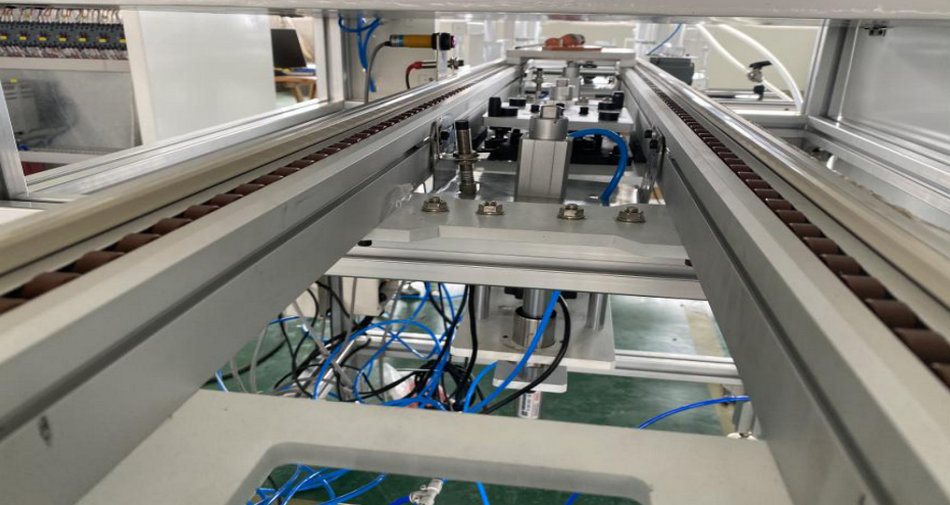 7163银河官方网址特瓷陶瓷橡胶复合衬板硫化喷胶线